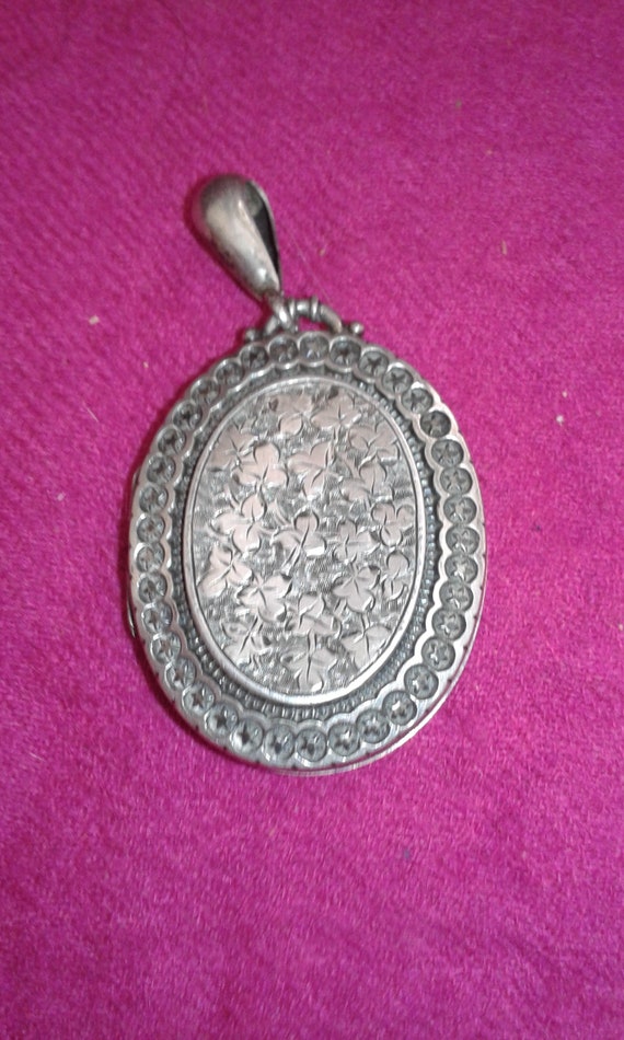 A Victorian pure silver hand etched engraved lock… - image 1