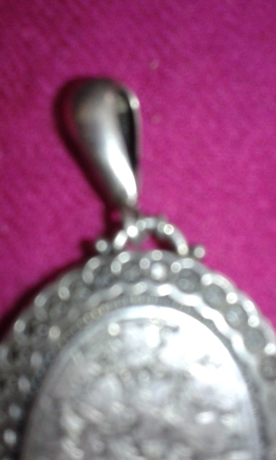 A Victorian pure silver hand etched engraved lock… - image 6