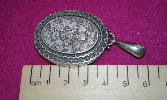 A Victorian pure silver hand etched engraved lock… - image 9