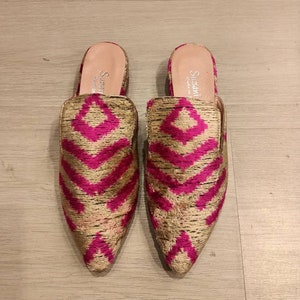 Handgefertigte Ikat Seide Pantoletten-Vibrant Multicolor Design, Bequeme Slip-On Schuhe, Einzigartiger Boho Stil
