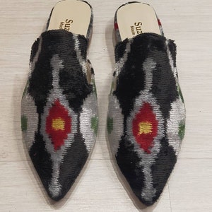 Handgefertigte Ikat Seide Pantoletten-Vibrant Multicolor Design, Bequeme Slip-On Schuhe, Einzigartiger Boho Stil