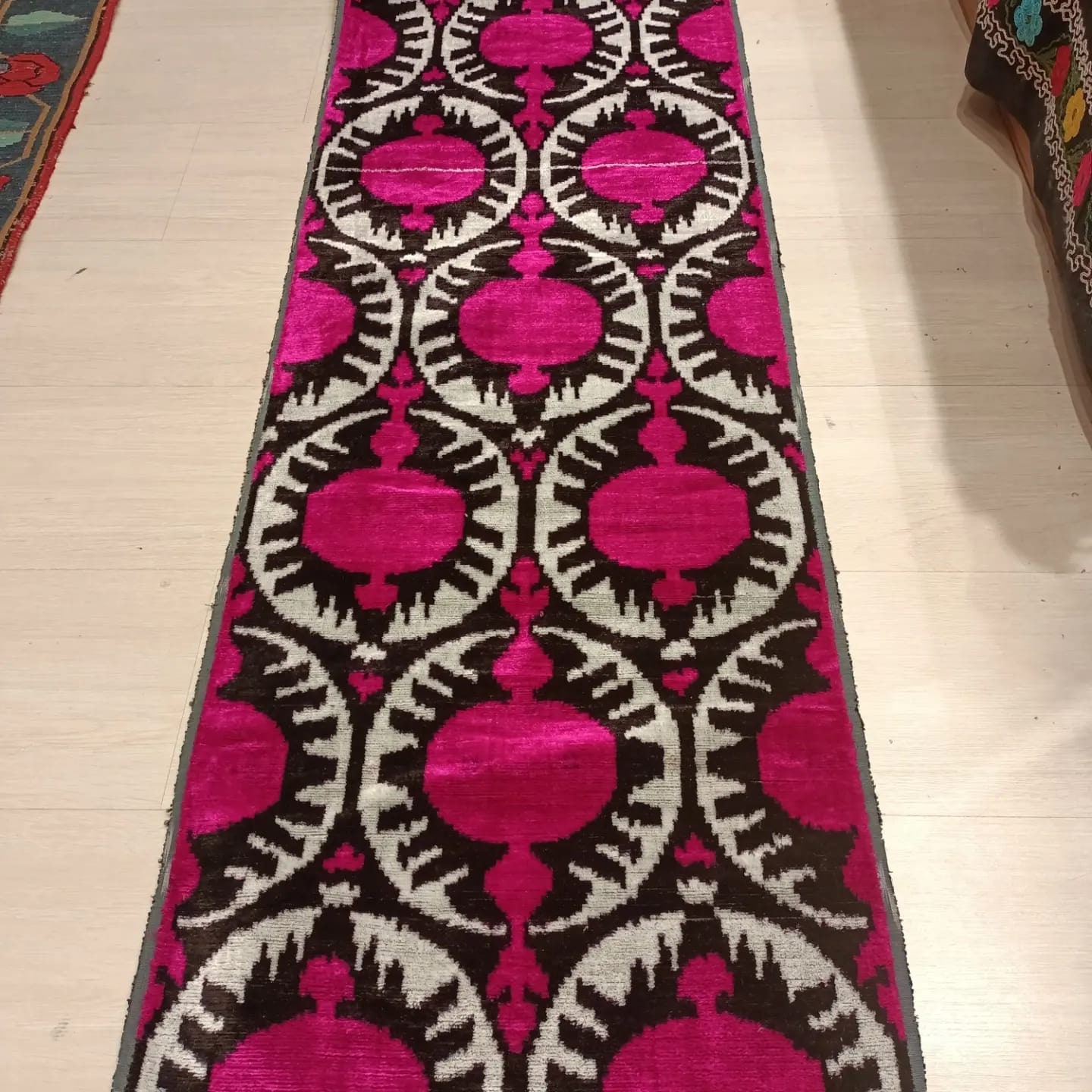 オールハンドメイドU.S.A製ikat printフリースタイルスツール 【公式通販】