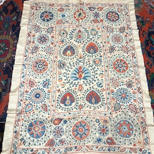Hand-Embroidered Silk Suzani | Traditional Central Asian Textile | Decorative Wall and Furniture Cover 100×150 cm