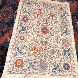 Hand-Embroidered Silk Suzani | Traditional Central Asian Textile | Decorative Wall and Furniture Cover 100×150 cm
