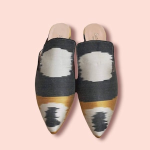 Handgefertigte Ikat Seide Pantoletten-Vibrant Multicolor Design, Bequeme Slip-On Schuhe, Einzigartiger Boho Stil