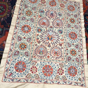 Hand-Embroidered Silk Suzani | Traditional Central Asian Textile | Decorative Wall and Furniture Cover 100×150 cm