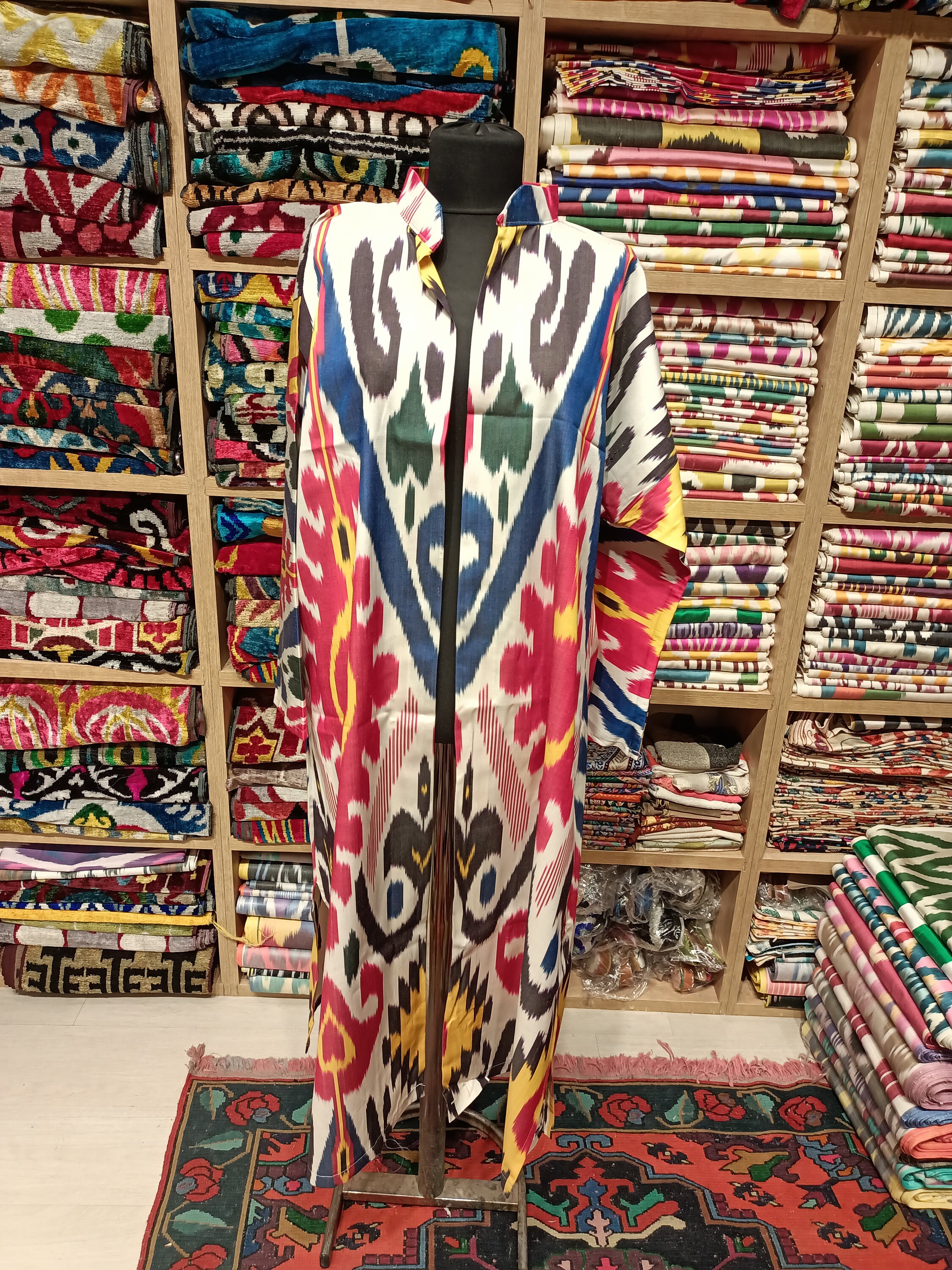 Handgewebter Kimono aus Usbekistan