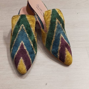 Handgefertigte Ikat Seide Pantoletten-Vibrant Multicolor Design, Bequeme Slip-On Schuhe, Einzigartiger Boho Stil