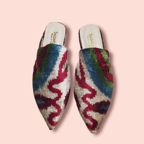 Seiden-Ikat-Pantoffeln und Samt-Ikat-Pantoffeln sind handgemacht | Samt Ikat Hausschuhe | alle Zahlen | Polsterstoff