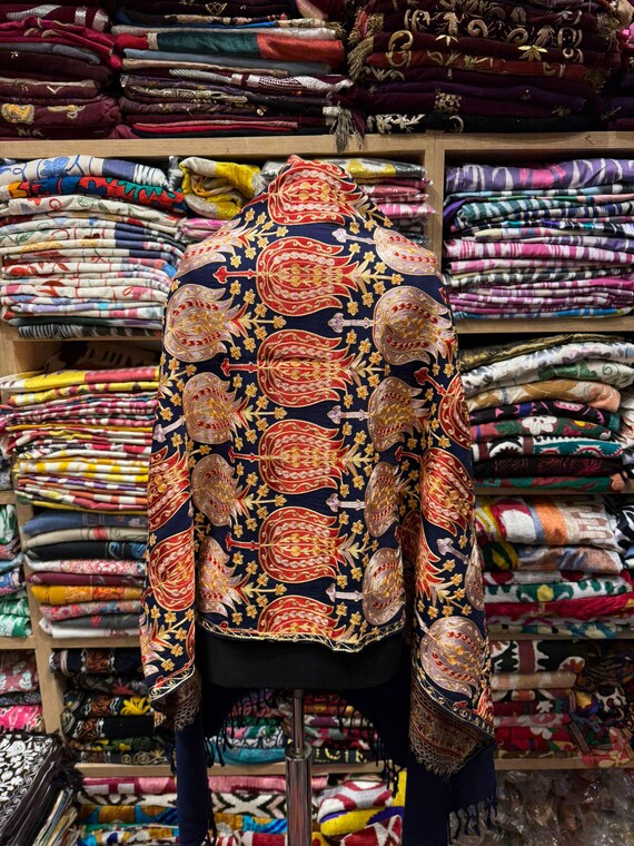 カラフル刺繍のブラックショール child woman ベロアカラフル刺繍