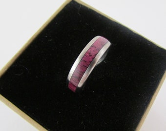 Wooden ring in Purple heart and Titanium.