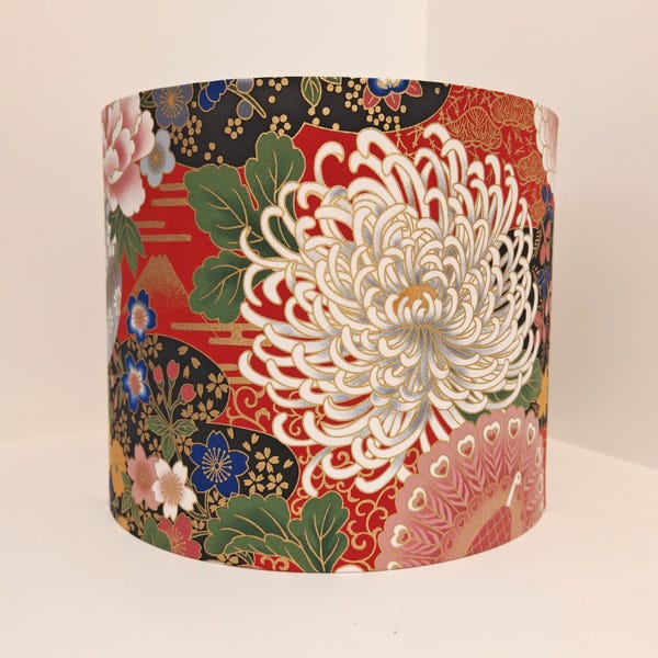 Pantalla de lámpara japonesa con flores rojas: pantalla de tambor ecológica hecha a mano