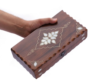 Jeu de backgammon fait main en noyer : incrustation de nacre, format voyage