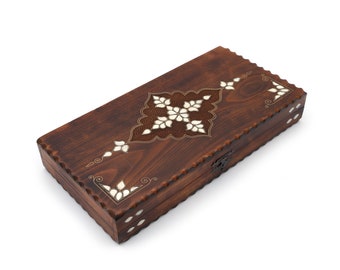 Planche de backgammon Aspendos en bois incrusté de nacre blanche, design classique fait main