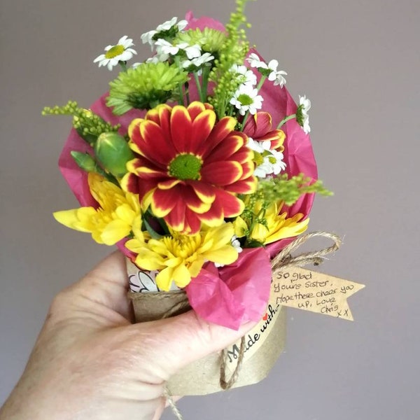 Self standing letterbox fresh flowers. Desktop bouquet, student, get well thinking of you flowers. Birthday missing you cheap A6 box gift.
