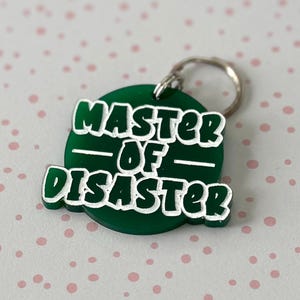 Acryl hondenpenning: Master of Disaster, gepersonaliseerd hondenpenning, schattig hondenpenning, schattig hondenpenning, hondenhalsbandbedel