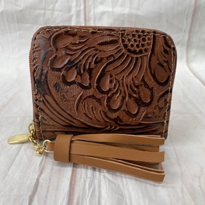 Mini billetera de cuero repujado