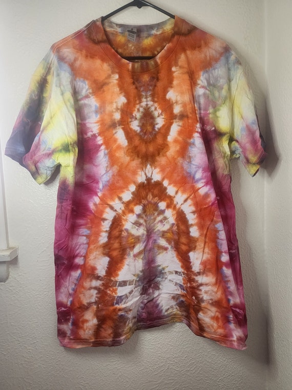 Orange Totem T-Shirt – Large, Bold Totem Design, Soft & Comfortable Fabric, Standout Statement Tee