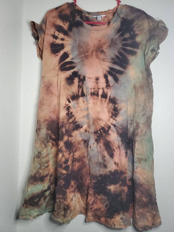 brown eyed woman dress