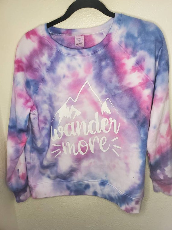 Wandering Sweatshirt – Cozy & Durable, Adventure-Inspired Design (Size Large)