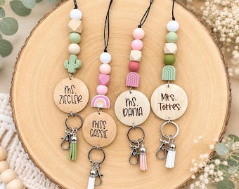 Cordón personalizado para profesor, portatarjetas de identificación con cuentas de margarita arcoíris estilo boho, accesorio para llavero