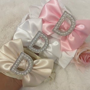 Personalised baby headbands | Pearl initial headbands | newborn accessories | personalised baby bows | baby shower gift | pearl initial bows