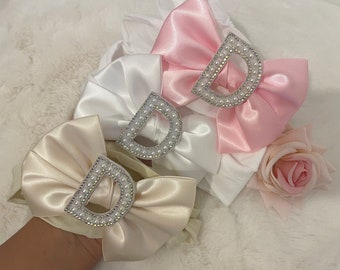 Personalised baby headbands | Pearl initial headbands | newborn accessories | personalised baby bows | baby shower gift | pearl initial bows