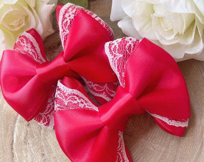 Mini Red Lace Bow Clips: Festive Hair Accessories (Set of 2)