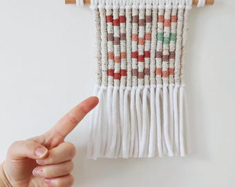 Makramee | Wandbehang | Pixel-Art | kleine Herzen | bunt | handmade