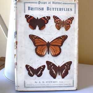 British Butterflies. Peeps at Nature. (1941) 16 Plates; 8 Colour Illustrations. Vintage Nature Book. Hardback. Dustjacket.