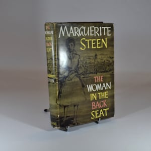 Marguerite Steen. La donna sul sedile posteriore. 1a edizione. (1959) Dustjacket.