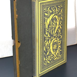 Memoirs of the Mogul Court. Manucci. (1950s) Vintage Folio Society. Illustrated. History Book. Collectible. Decorative Cover and Spine.