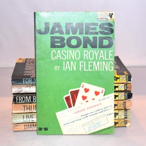 Ian Fleming. Casino Royale (1964) Vintage Pan Paperback. James Bond Book. Decorative Cover. Collectible