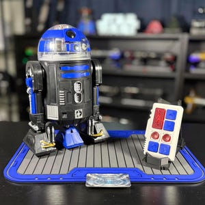 ドロイド・デポのコントローラースタンド！柄も収納可能！サヴィ＆レガシーのセイバーなどにも対応！