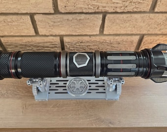 Soporte para sables de luz Sith: Exhibición universal de banco de trabajo para DroidMech