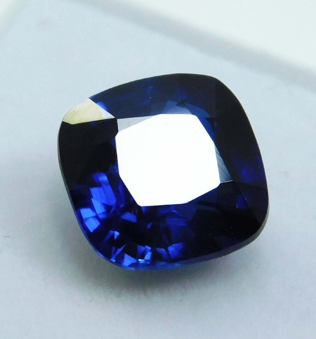 SUPERBE PIERRE PRÉCIEUSE lâche à facettes saphir bleu de Madagascar