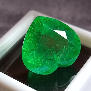 Natürliche kolumbianische Smaragdherzform 12-14 Karat Grün Zertifizierter Edelstein Elite Finish Am besten für die Herstellung von Schmuck, bester Verkauf geht weiter.