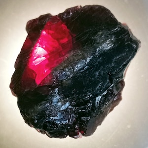 93.40 Ct Painite Gemstone 100% Natural Red Painite Rocks Rough Gemstone for Handmade Jewelry Certified Very nice Quality and Color JP208