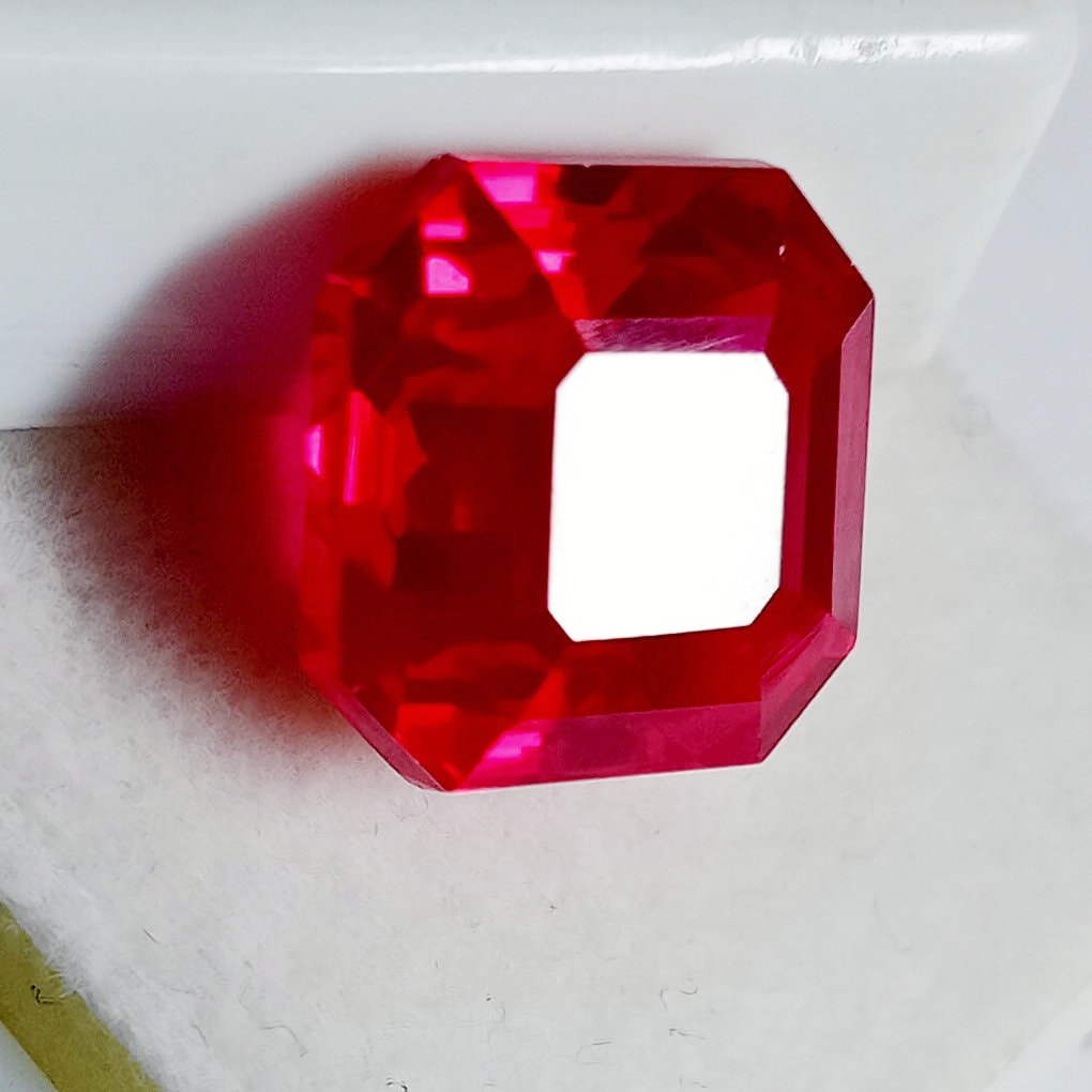 Rubis Naturel Sang De Pigeon Mogok - 17,70 Carats - Rouge Vif - Certifié GDL - Taille Émeraude