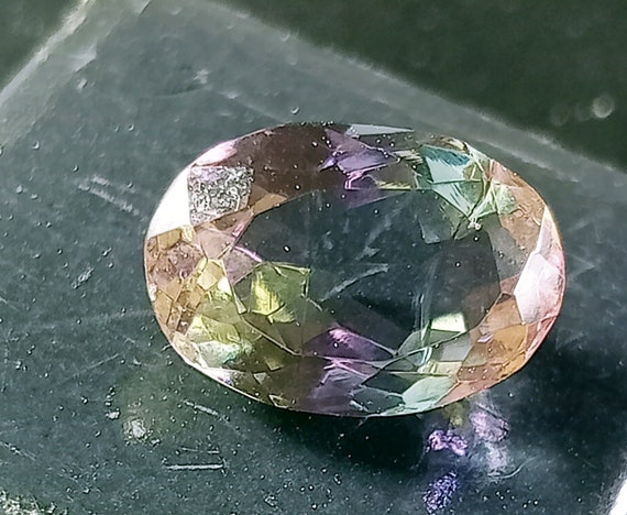 Pierres précieuses en vrac à facettes en alexandrite