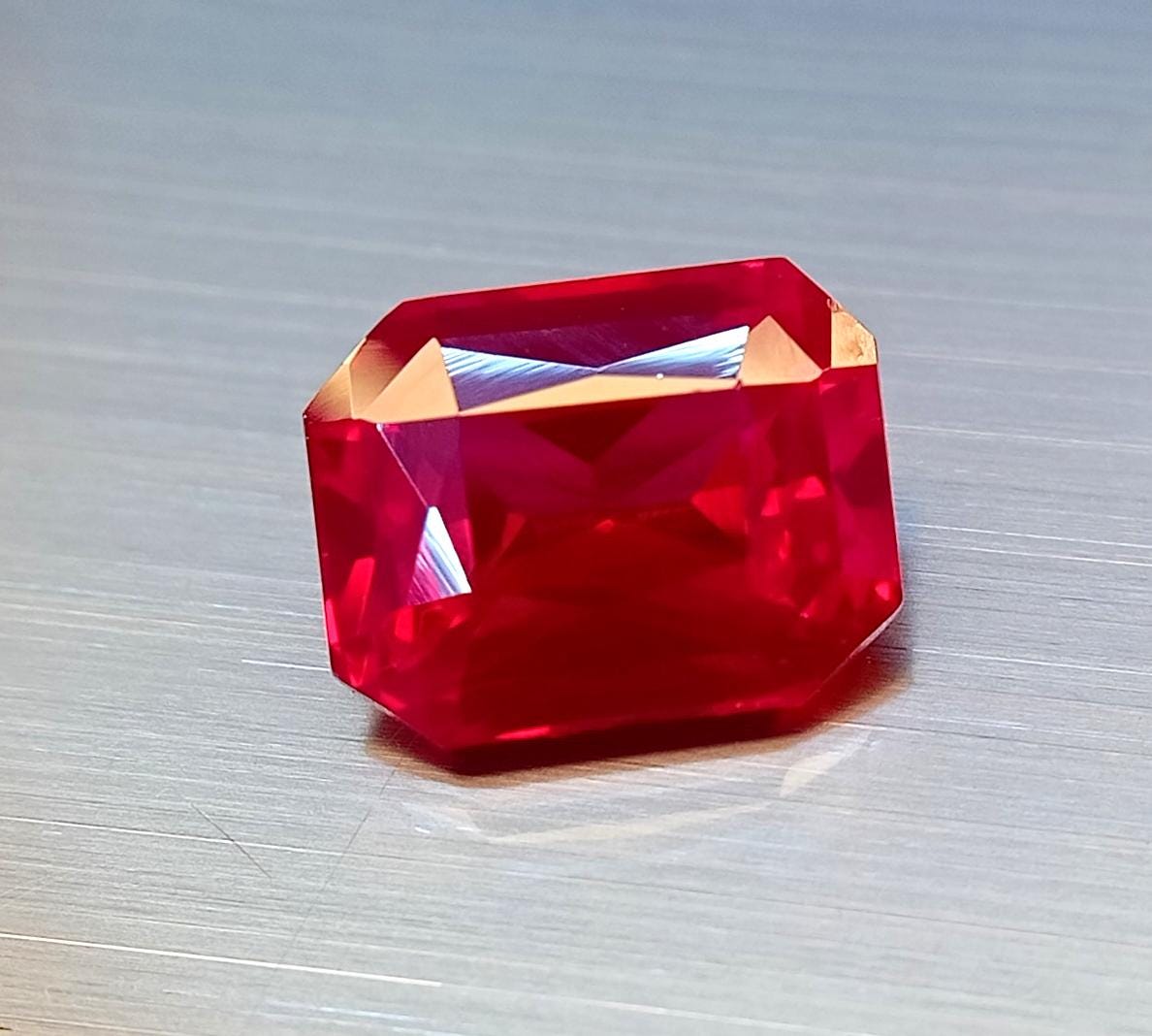 天然ビルマ産ルビー認定9.10カラットエメラルドカット宝石AA+最高品質