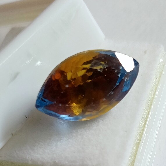 Saphir Naturel Certifié 11,30 Carats - Forme Coussin, Couleur Pitambari (bicolore) - Excellence Taille - GGI