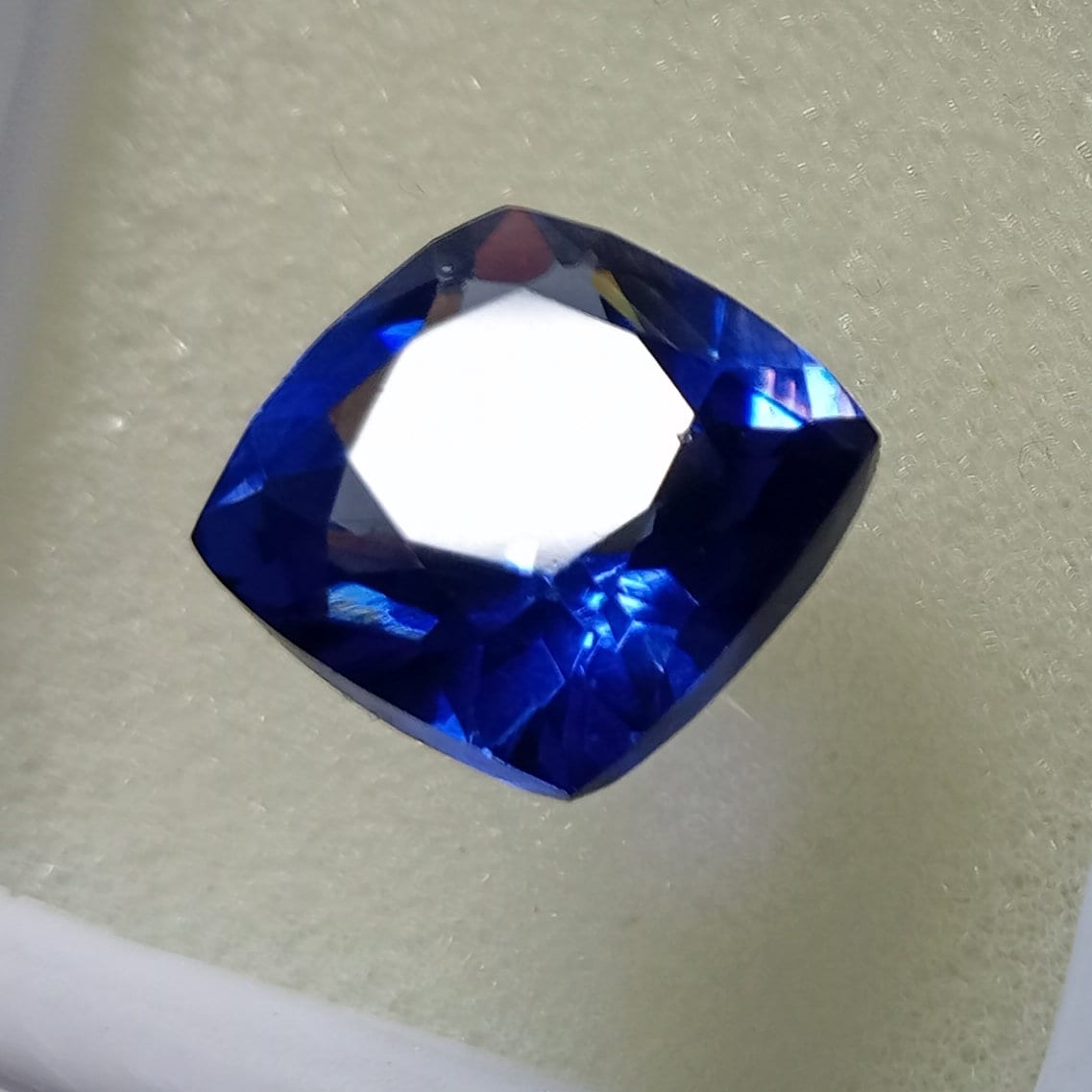 Pierre Précieuse Naturelle : Tanzanite Bleue De 9.40 Ct, Forme Coussin, Qualité Excellente - En Vrac