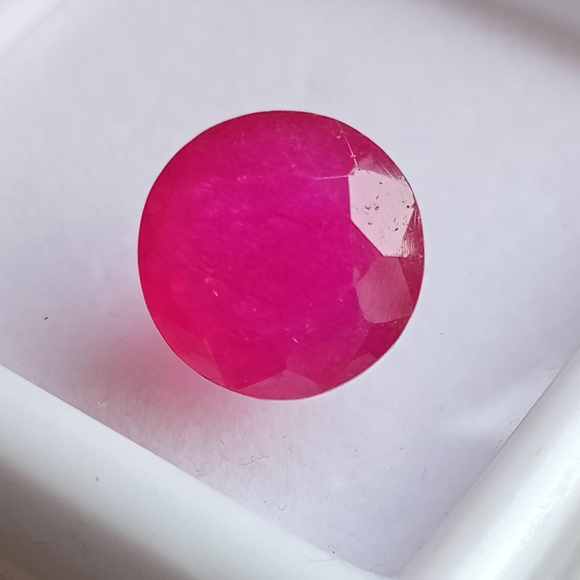 ユタ州産認定天然レッドベリル レッドビクスバイト 輝くシェイプ 7.05