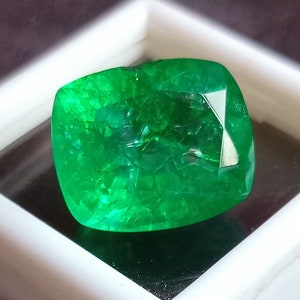 Certified Natural Colombian Green Emerald 10-12 Ct Emerald Cut Gemstone Elite Finish Best For making Jewelry, Best Sale Going on. JM090