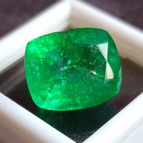 Émeraude Verte Naturelle De Colombie 9,52 Carats - Pierre Taillée Carrée, Certifiée GIL