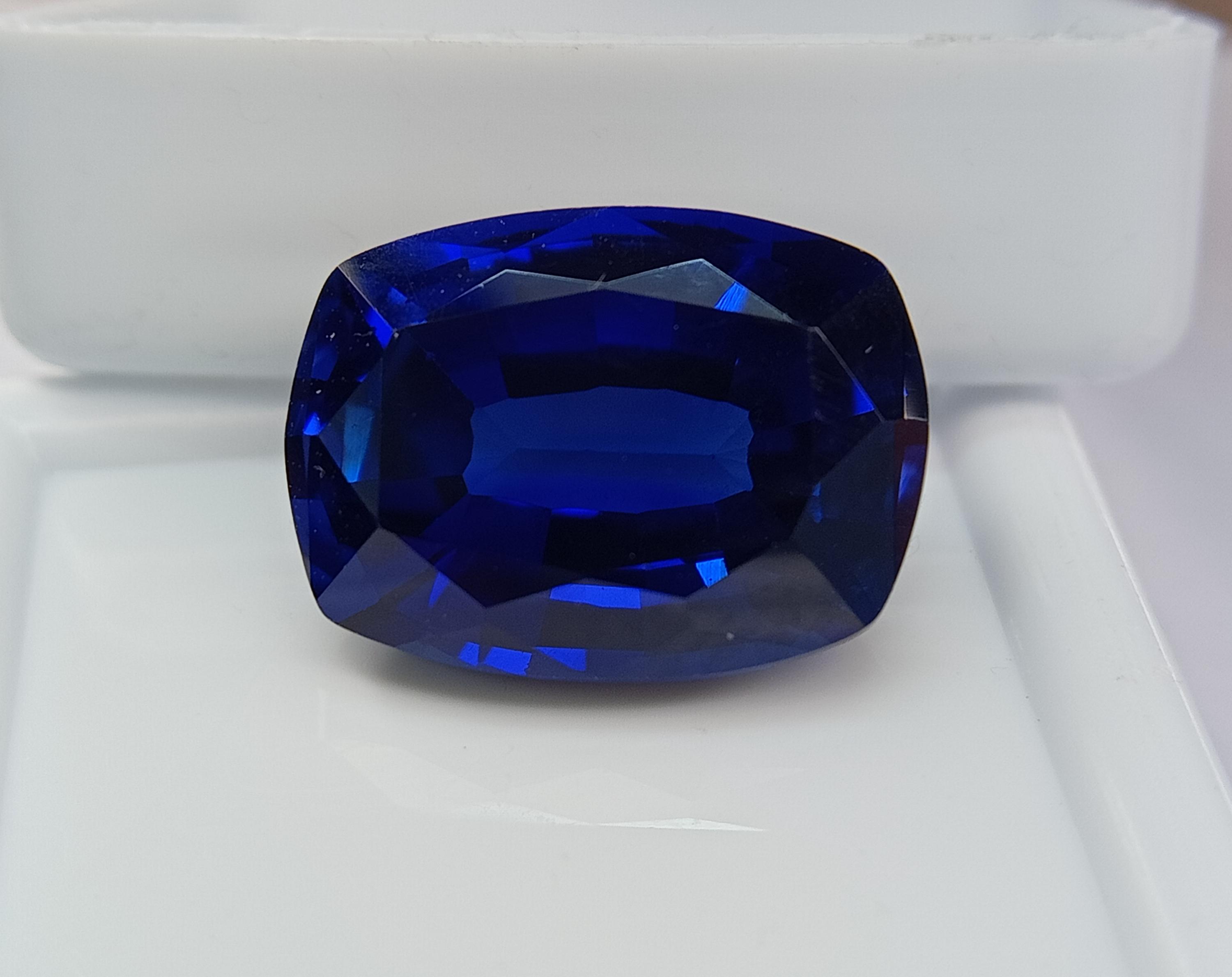 Saphir Naturel 26,60 Ct - Coupe Coussin - Certifié IGL - Bleu Violet - Pour Bijouterie
