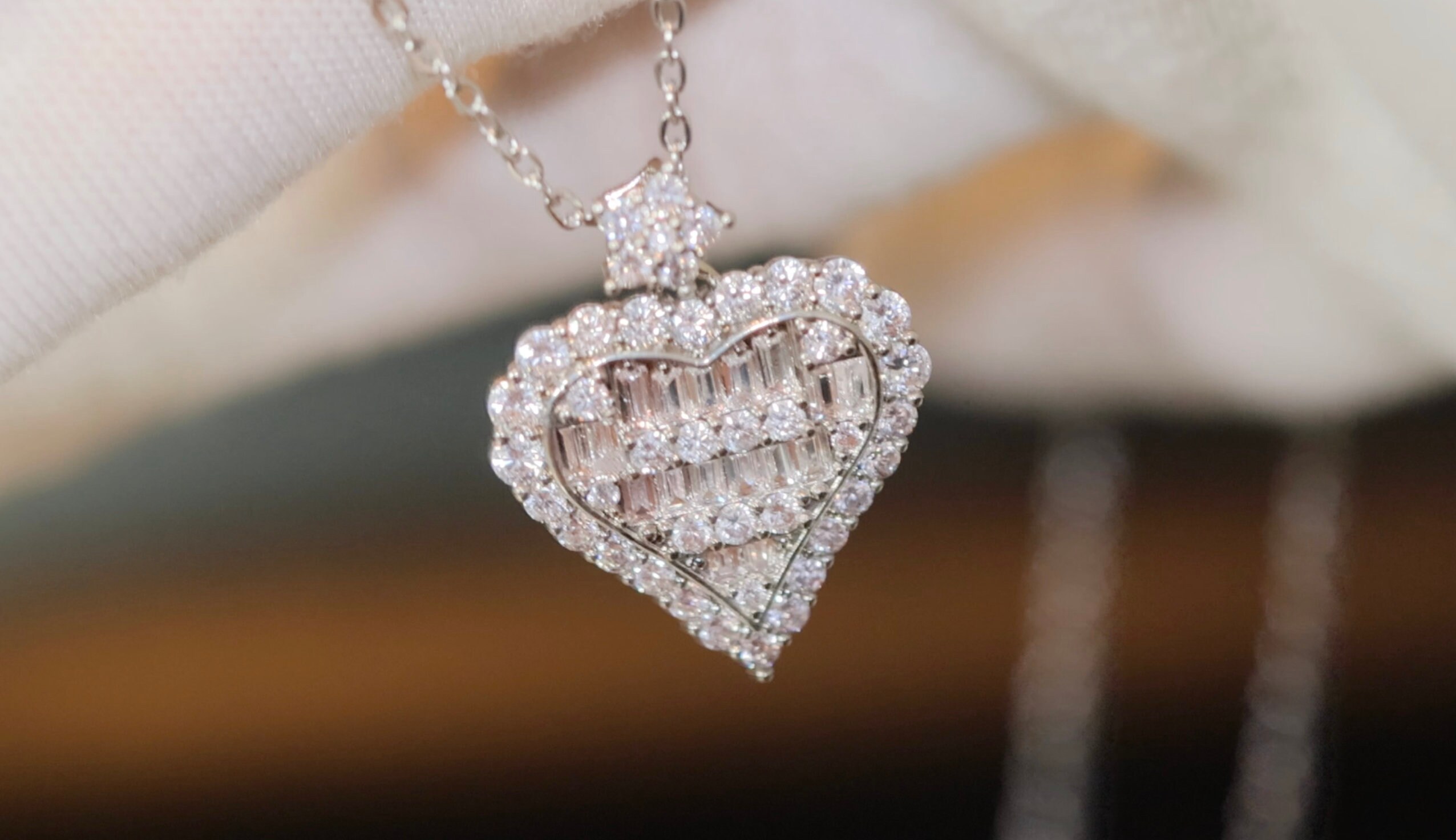 アクセサリーその他 New Diamante Heart Pendant New Diamante Heart Pendant Necklace in GOLD-LIGHT-GOLD