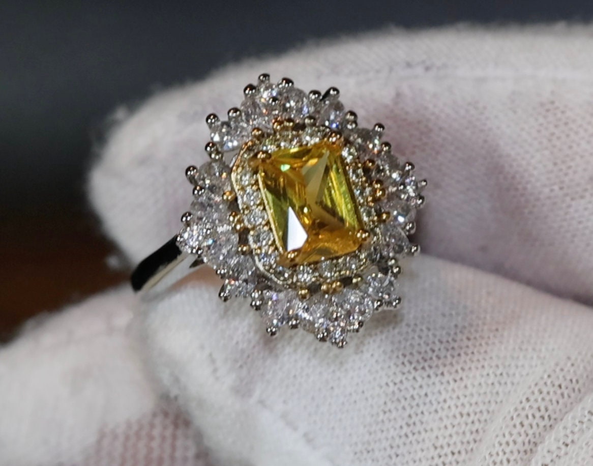 イエローダイヤモンドリング | イエローダイヤモンドエンゲージリング