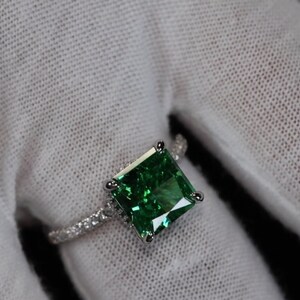 Emerald Green Crushed Diamond Ring | Womens Green Diamond Engagement ...